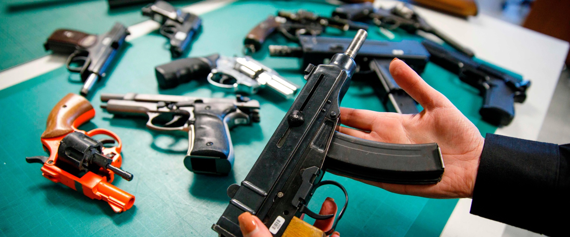 Can firearms be shipped priority mail?